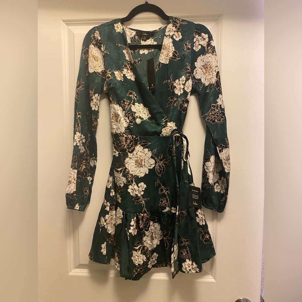 NWT Lulus long sleeve mini dress